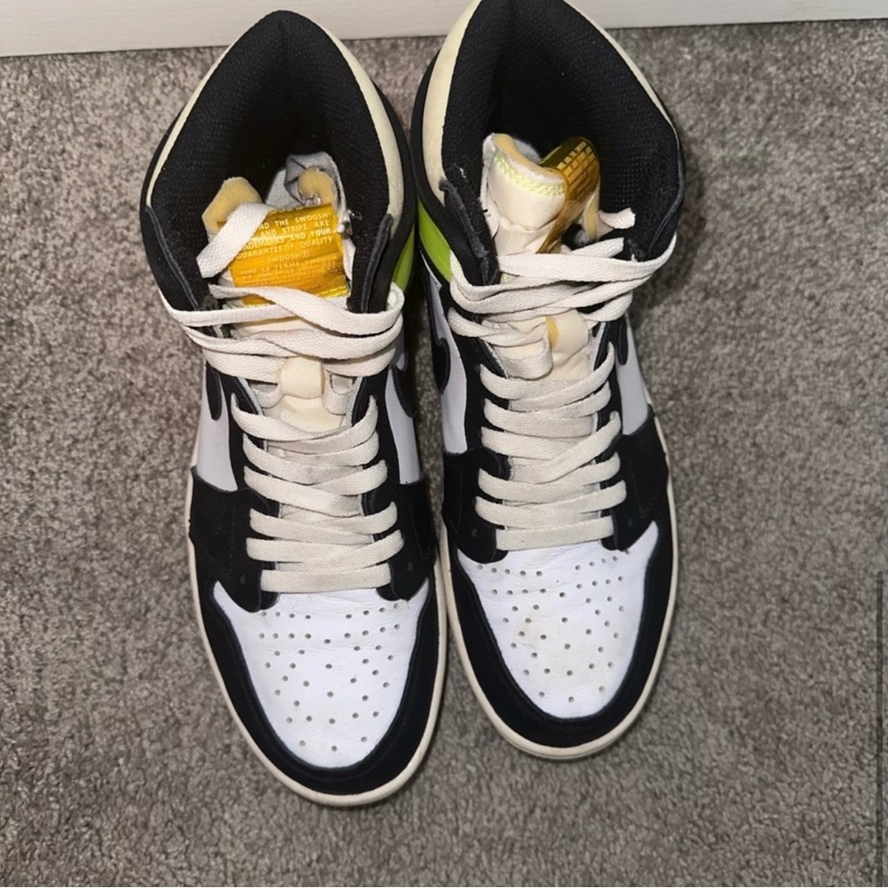 Nike Jordan 1’s bolt gold color way size 8 mens- original box included